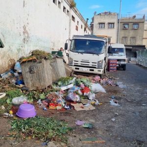 عمال النظافة دون أجور بمدينة وزان