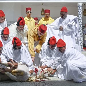 الملك محمد السادس يحيي شعائر عيد الأضحى ويتقبل التهاني الرسمية