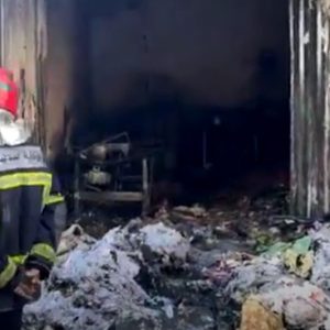 احتراق متجر يسلب حياة طفل بسطات
