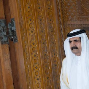 الحداد يعم قطر بعد وفاة "الأمير الوالد"