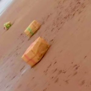 المحيط يلفظ مخدرات في شاطئ أكلو