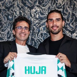 البرتغالي هوخا يوقع للرجاء حتى 2029