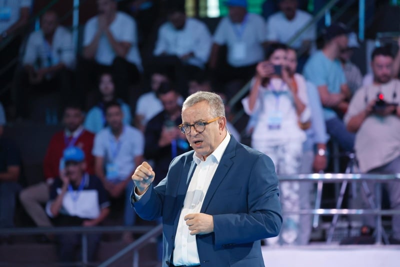أوجار يرد على لقجع: "انظروا إلى ملامح الفراقشية بجانب الوزير"