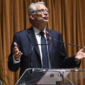 فيلبان يقترح "ثورة ثقافية" في فرنسا