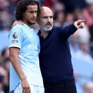 مدرب مانشستر سيتي يُشيد ببوعدي