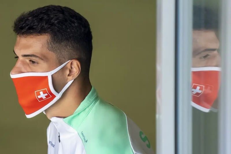 عميد منتخب سويسرا لكرة القدم يقر بالتزوير