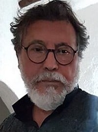 تَوَتّرٌ بَين السَّهْمِ وقَوْسِهِ