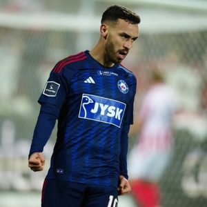 الفحص الطبي يفصل باكيز عن الرجاء