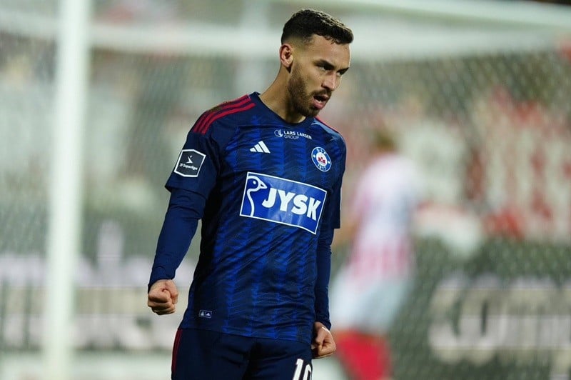 الفحص الطبي يفصل باكيز عن الرجاء