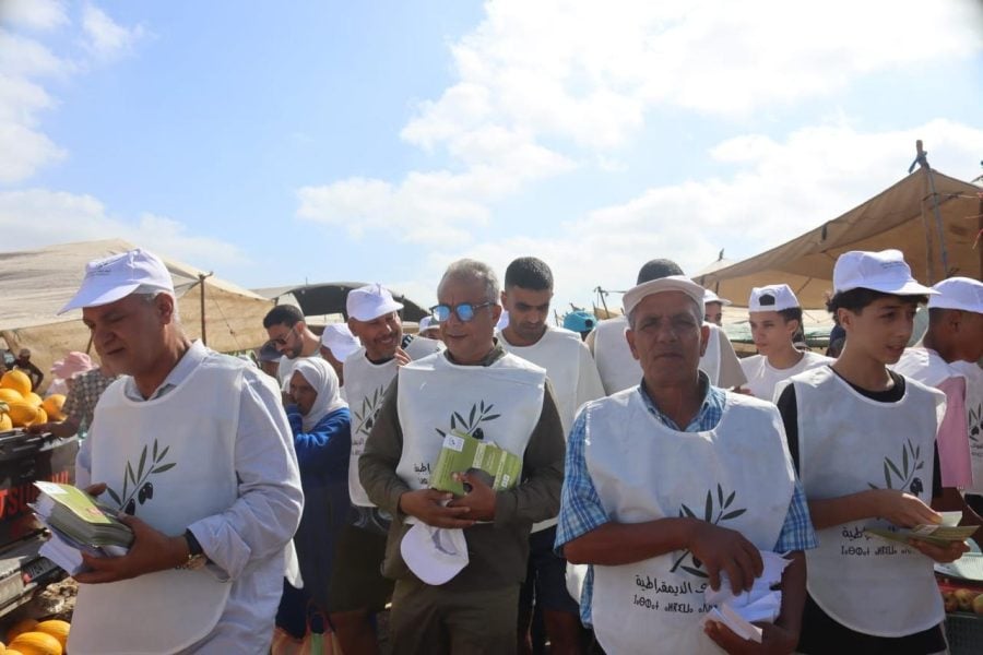 قبيل الاقتراع.. المرشحون يضاعفون الحضور بالأسواق لاستقطاب الناخبين