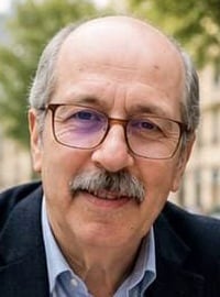 الشاب الَّذِي هَرَبَتْ أَسْئِلَتُه