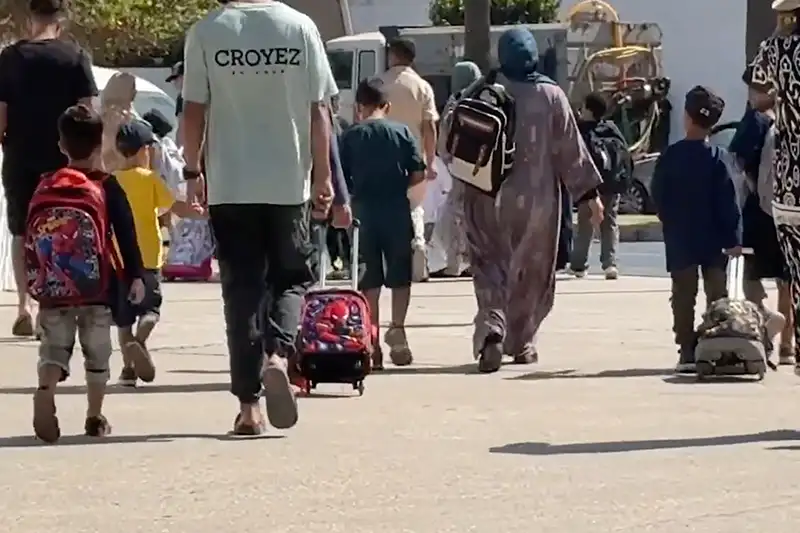 محافظ ثقيلة وأطفال صغار