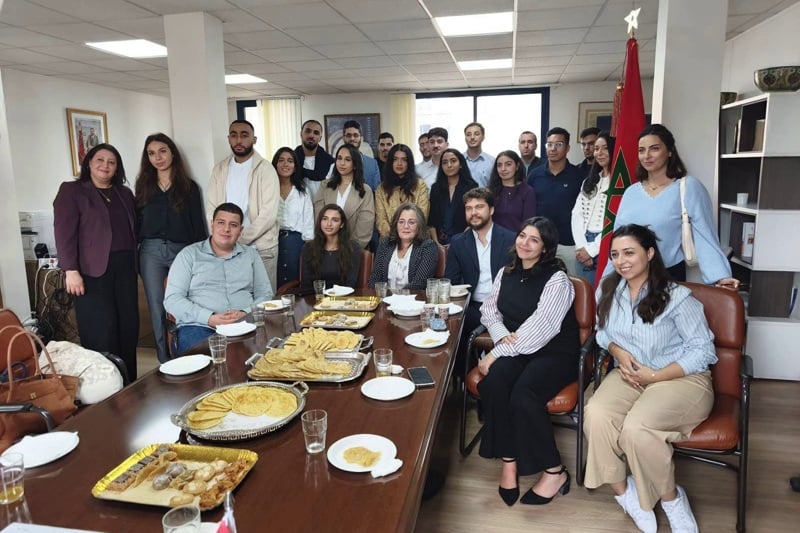قنصل المغرب بباريس تلتقي خريجين