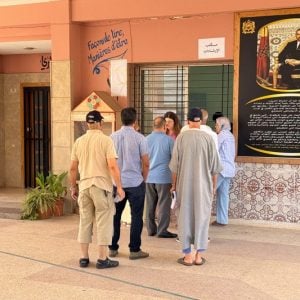 صناديق الاقتراع تستقبل ناخبي البيضاء