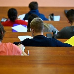 شبهات غش تهز مباراة أطباء فرنسا