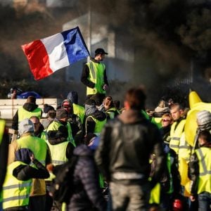 الغضب الاجتماعي يوقظ ذاكرة احتجاجات "السترات الصفراء" في فرنسا