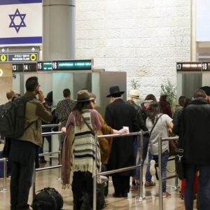 إسرائيل تحذر من السفر إلى دول عدة