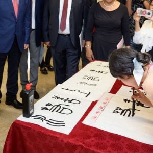 اللغة الصينية تدخل المصنع المغربي وتتحول إلى أداة للعمل اليومي