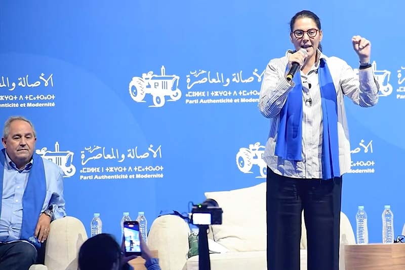 المنصوري تستحضر بالرحامنة رضا الوالدين