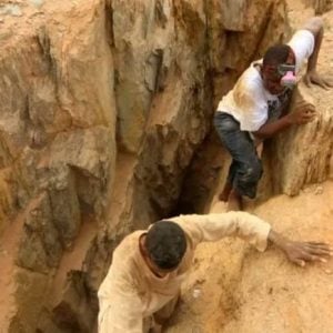 عشرات القتلى في انهيار منجم سوداني