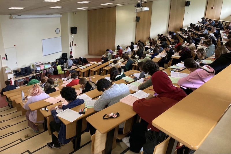 المغاربة يتصدرون قائمة الطلاب الوافدين للجامعات الفرنسية والبلجيكية