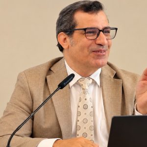 أكاديمي مغربي يفكك تحديات "ما بعد الإنسانية" على البشرية والدين
