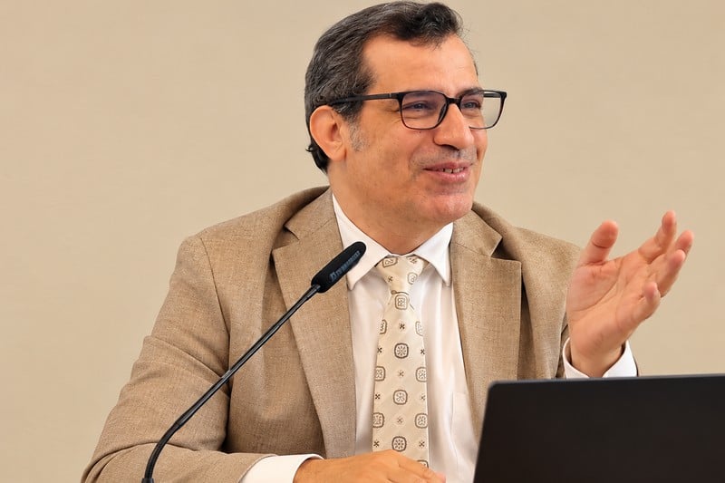 أكاديمي مغربي يفكك تحديات "ما بعد الإنسانية" على البشرية والدين