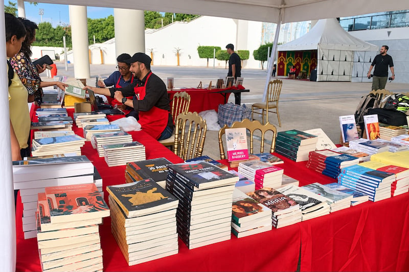 مبادرة تخرج الكتب إلى الهواء الطلق وتحاور أقلاما نسائية عالمية بالرباط
