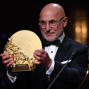 دي لا فوينتي أفضل مدرب في العالم