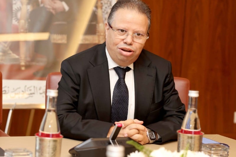 مطالب تقنيي الصحة فوق مكتب بجيجو