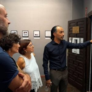 مغربي يعرض لوحة ضوئية في إسبانيا