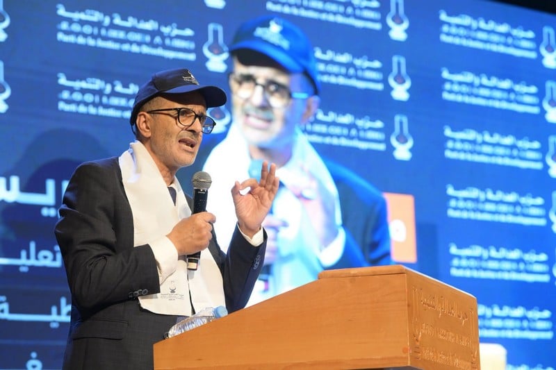 الأزمي مرشحا ضد التويزي لرئاسة "النواب"