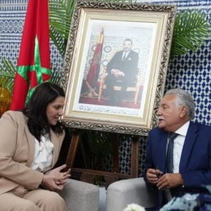 "الكتاب" يقدم البرنامج على الحقائب