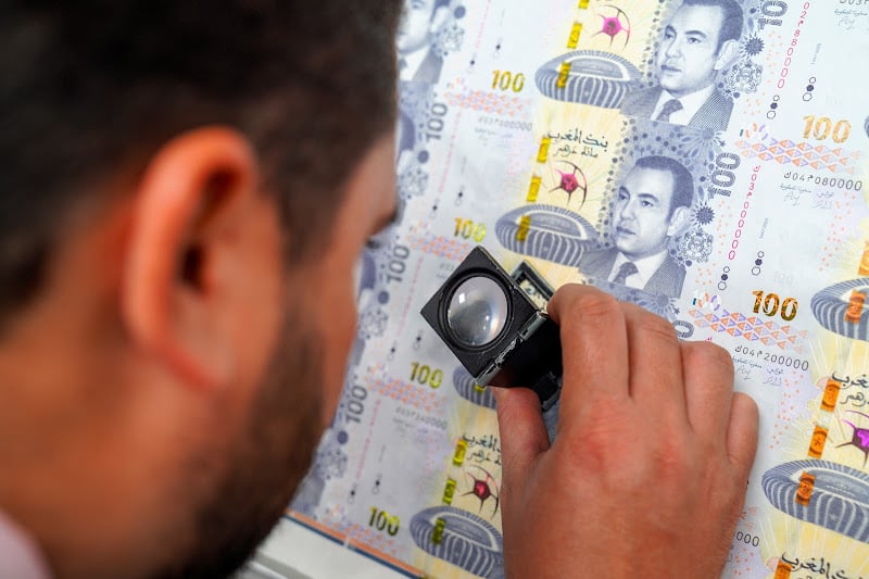 سعر الدرهم يرتفع أمام الدولار والأورو