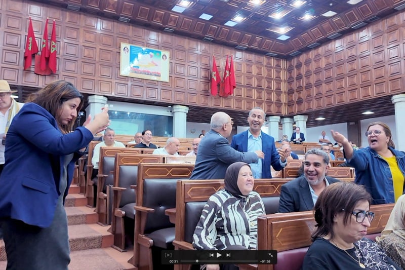 "صاك طنجة" يشعل مجلس البيضاء