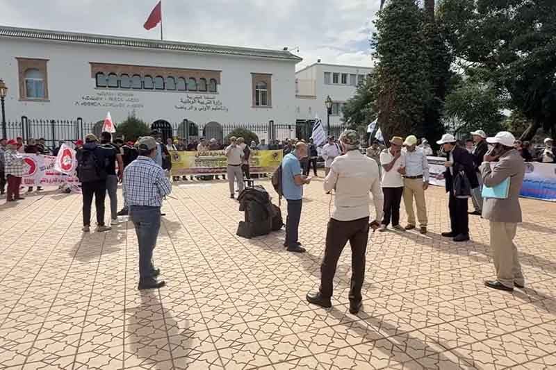 أساتذة يطالبون بتفعيل الترقية