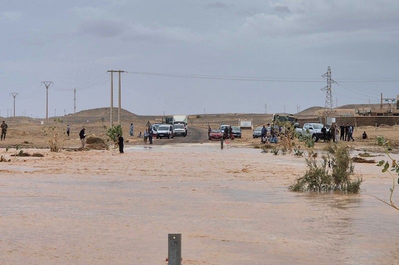‬سيول تقطع طريق السمارة والعيون