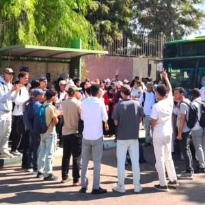 طلبة سطات يحتجون على النقل الجامعي