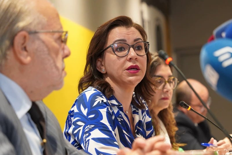 نبذة عن الوزيرة المنتدبة عائشة كلاع