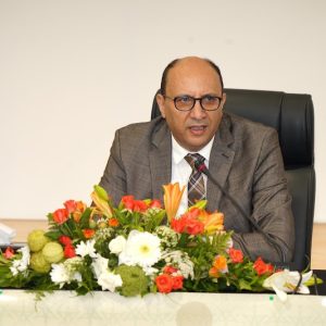 حسن طارق.. مسار أكاديمي ودبلوماسي يقود إلى "مطبخ التشريع الحكومي"