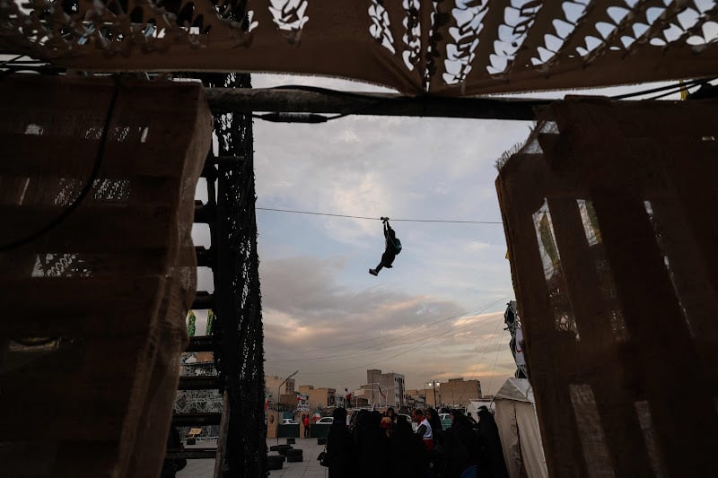 من الهامش إلى مواقع التصوير.. نساء يغيرن قواعد المجازفات بإيران