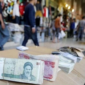 تراجع قياسي لعملة الريال الإيراني
