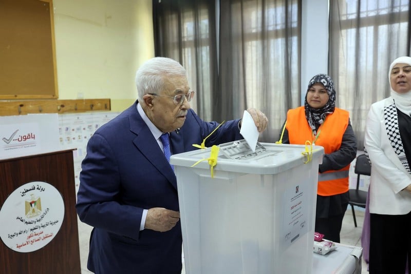 الرئيس الفلسطيني يؤجل انتخابات نونبر