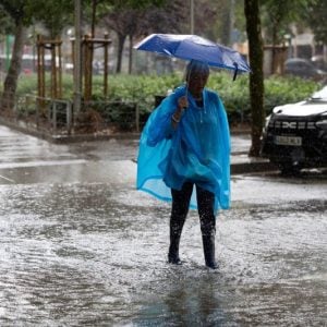 زخات رعدية وبرد ورياح قوية بالمغرب