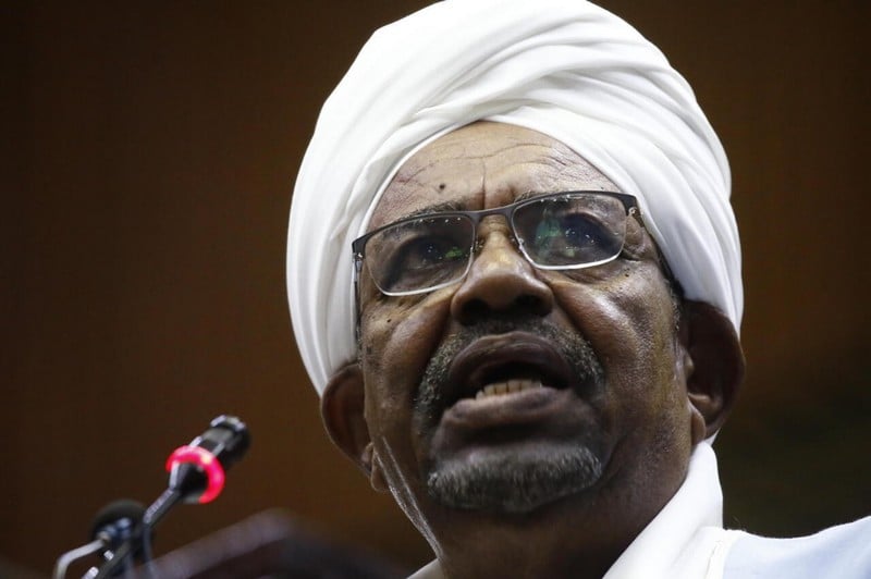 البشير يطلب تلقي العلاج خارج السودان