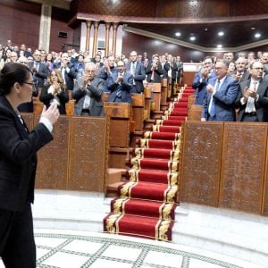 بعد تنصيب الحكومة الجديدة.. الأغلبية والمعارضة تبرران خيارات التصويت