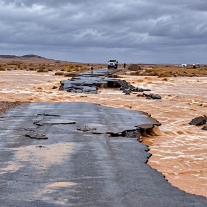 سيول جارفة تقطع طرقا بدرعة تافيلالت