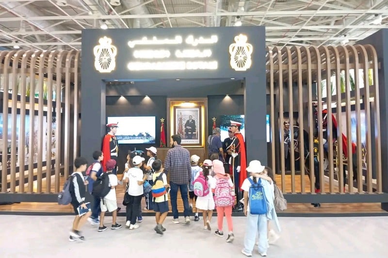 خيالة الدرك الملكي تستعرض التاريخ