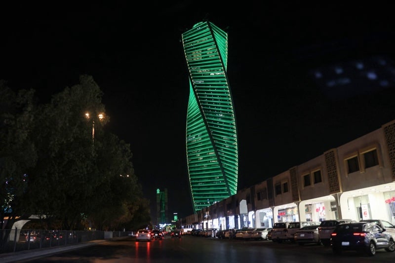 وزير سعودي: الحياة طبيعية بالمملكة