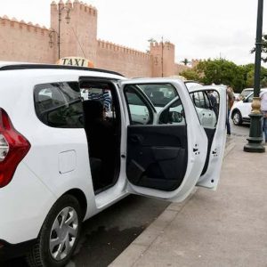 نقابات "طاكسيات الرباط" تشهر الزيادة